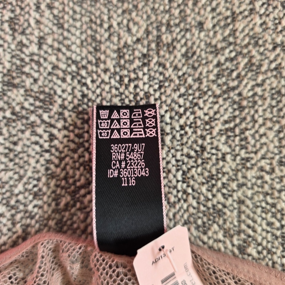 Victoria's Secret Very Sexy Mid-Rise Thong - XS - Picture 6 of 9